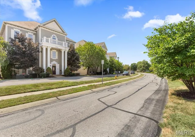Photo 3 of Sale Pending at 1433 Heritage Landing #300, Saint Charles, MO 63303 | MLS# MIS26058335 | Listing updated on 2026-09-21