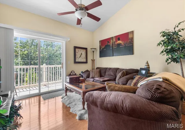 Listing Photo 5 - Condo for sale in building located at 1433 Heritage Lndg, St. Charles, MO 63303 - Unit #300