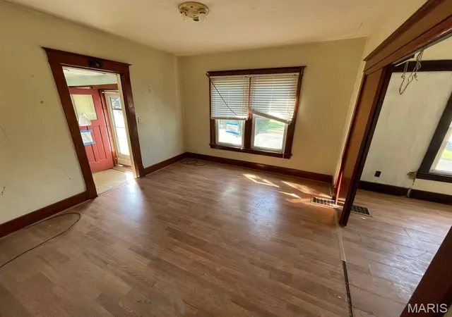 Photo 2 of Sale Pending at 148 W 2nd Street, Roxana, IL 62084 | MLS# MIS26058336 | Listing updated on 2026-09-30