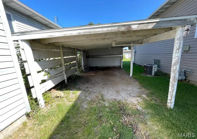Photo 21 of Sale Pending at 148 W 2nd Street, Roxana, IL 62084 | MLS# MIS26058336 | Listing updated on 2026-09-30