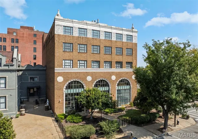 Photo 3 of Condo for sale at 4901 Washington Blvd #2A, Saint Louis, MO 63108 | MLS# MIS26058339 | Listing updated on 2026-09-16