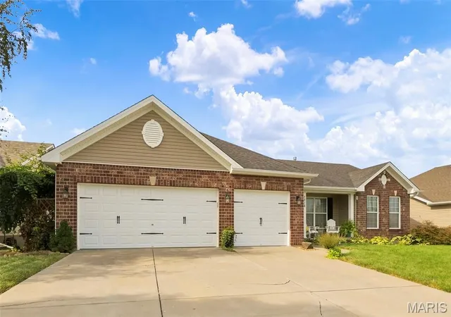 Photo 3 of Single family home for sale at 1516 Wainscott Dr, O Fallon, MO 63366 | MLS# MIS26058342 | Listing updated on 2026-09-14