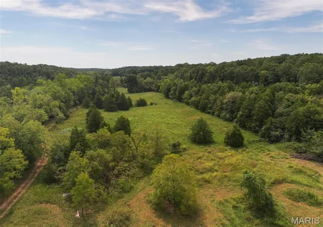 Photo 3 of Sale Pending at 11353 Aspen Rd, Richwoods, MO 63071 | MLS# MIS26058345 | Listing updated on 2026-09-24