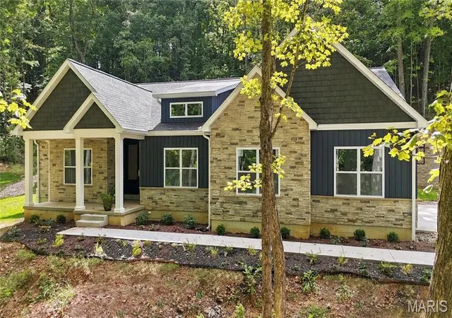 Photo 3 of Single family home for sale at 3406 Bluffs Dr, Eureka, MO 63025 | MLS# MIS26058362 | Listing updated on 2026-10-05