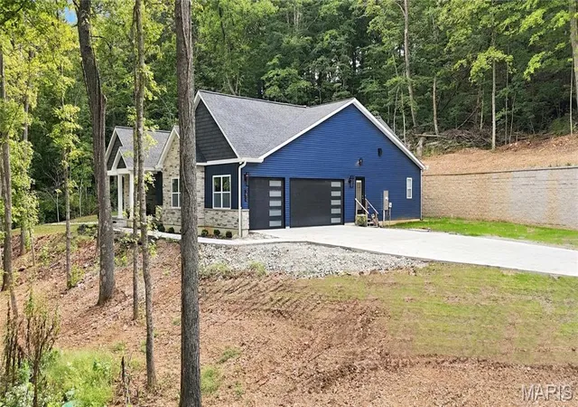 Photo 3 of Single family home for sale at 3406 Bluffs Dr, Eureka, MO 63025 | MLS# MIS26058362 | Listing updated on 2026-10-05