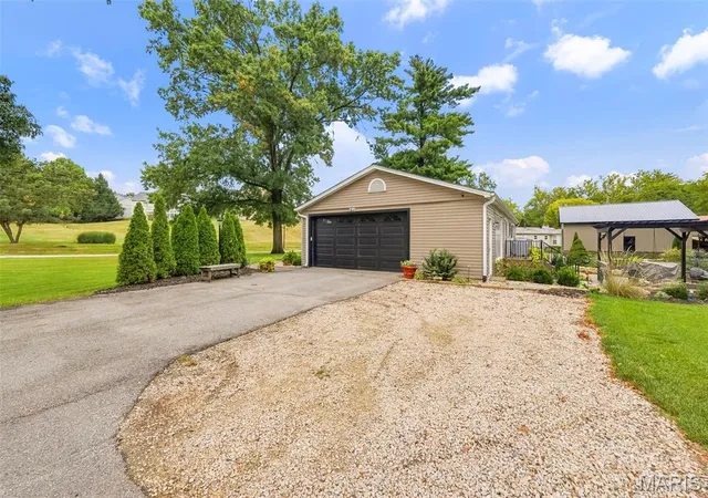Photo 3 of Single family home for sale at 1392 N Henke Rd, Lake Saint Louis, MO 63367 | MLS# MIS26058391 | Listing updated on 2026-09-18
