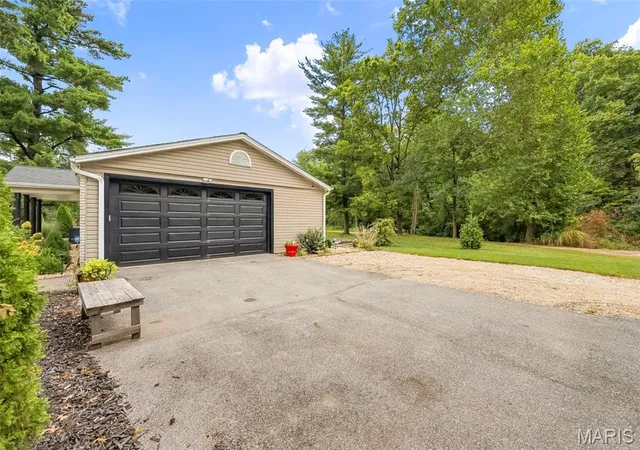 Photo 3 of Single family home for sale at 1392 N Henke Rd, Lake Saint Louis, MO 63367 | MLS# MIS26058391 | Listing updated on 2026-09-18