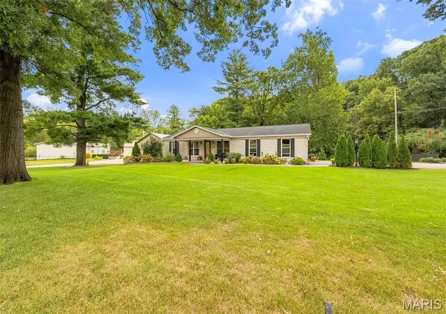Photo 4 of Single family home for sale at 1392 N Henke Rd, Lake Saint Louis, MO 63367 | MLS# MIS26058391 | Listing updated on 2026-09-18