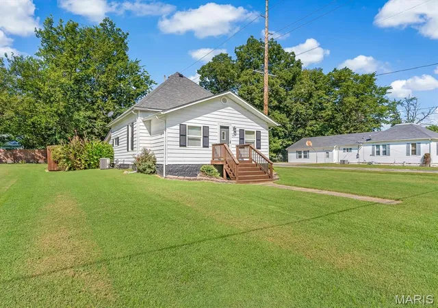 Single family home for sale at 401 S 5th Street, Coulterville, IL 62237 | MLS# MIS26058395