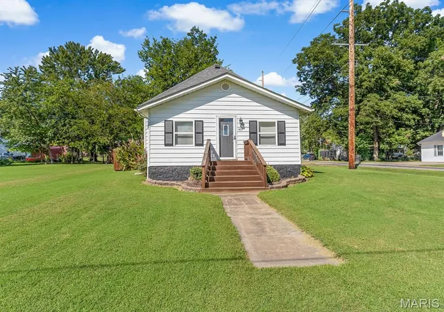 Photo 2 of Single family home for sale at 401 S 5th Street, Coulterville, IL 62237 | MLS# MIS26058395 | Listing updated on 2026-10-27