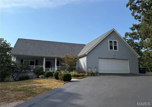 Photo 1 of Single family home for sale at 2049 Tanglewood Dr, Pacific, MO 63069 | MLS# MIS26058397 | Listing updated on 2026-09-13