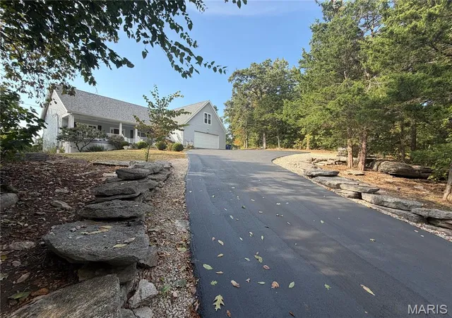 Photo 4 of Single family home for sale at 2049 Tanglewood Dr, Pacific, MO 63069 | MLS# MIS26058397 | Listing updated on 2026-09-13