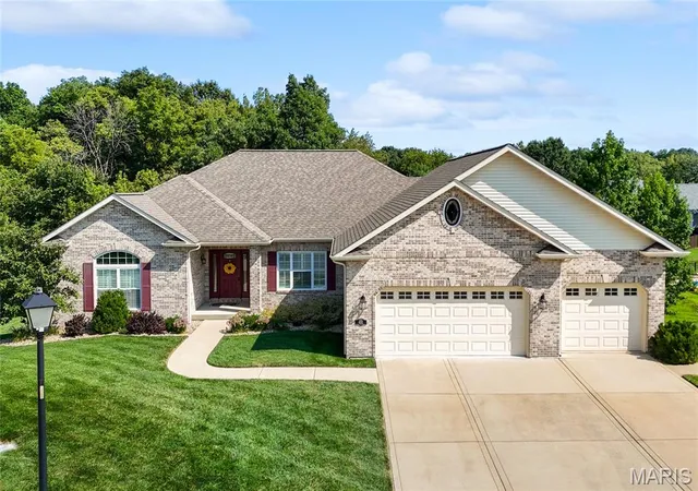 Photo 2 of Single family home for sale at 403 Willow Point Trl, O Fallon, IL 62269 | MLS# MIS26058398 | Listing updated on 2026-10-05