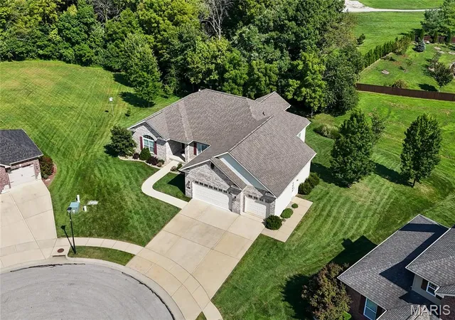 Photo 3 of Sale Pending at 403 Willow Point Trl, O Fallon, IL 62269 | MLS# MIS26058398 | Listing updated on 2026-10-10