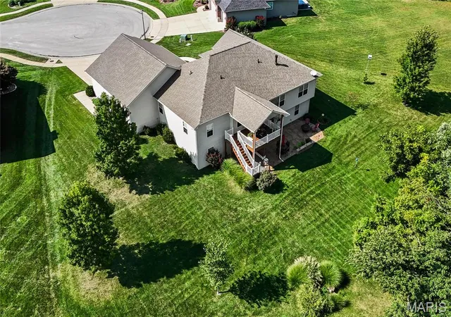 Photo 4 of Sale Pending at 403 Willow Point Trl, O Fallon, IL 62269 | MLS# MIS26058398 | Listing updated on 2026-10-10