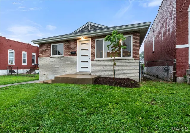 Photo 2 of Single family home for sale at 4233 Delor St, Saint Louis, MO 63116 | MLS# MIS26058403 | Listing updated on 2026-09-21