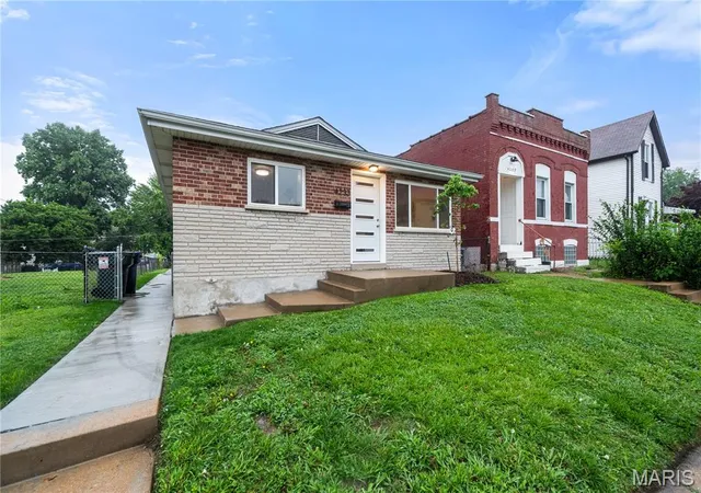 Photo 4 of Single family home for sale at 4233 Delor St, Saint Louis, MO 63116 | MLS# MIS26058403 | Listing updated on 2026-09-21