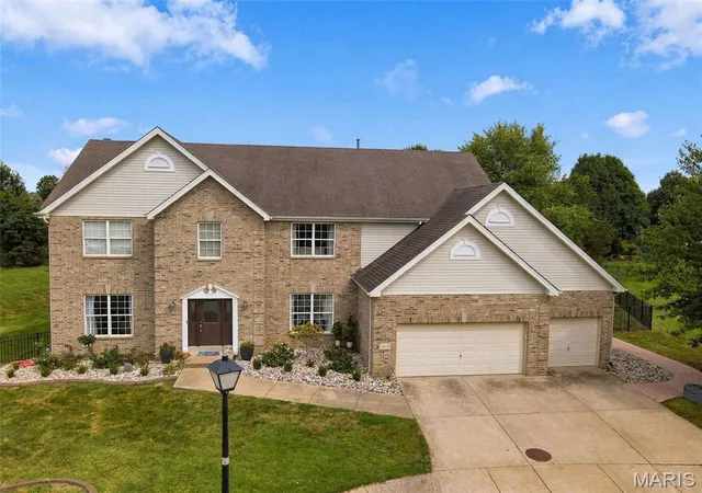 Photo 2 of Single family home for sale at 1000 Gardenbridge Pl, Saint Charles, MO 63303 | MLS# MIS26058413 | Listing updated on 2026-09-21
