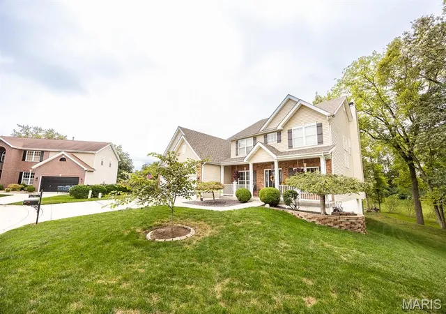 Photo 2 of Sale Pending at 2417 Bobby Jones Ct, Belleville, IL 62220 | MLS# MIS26058423 | Listing updated on 2026-10-02