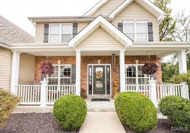 Photo 3 of Sale Pending at 2417 Bobby Jones Ct, Belleville, IL 62220 | MLS# MIS26058423 | Listing updated on 2026-10-02