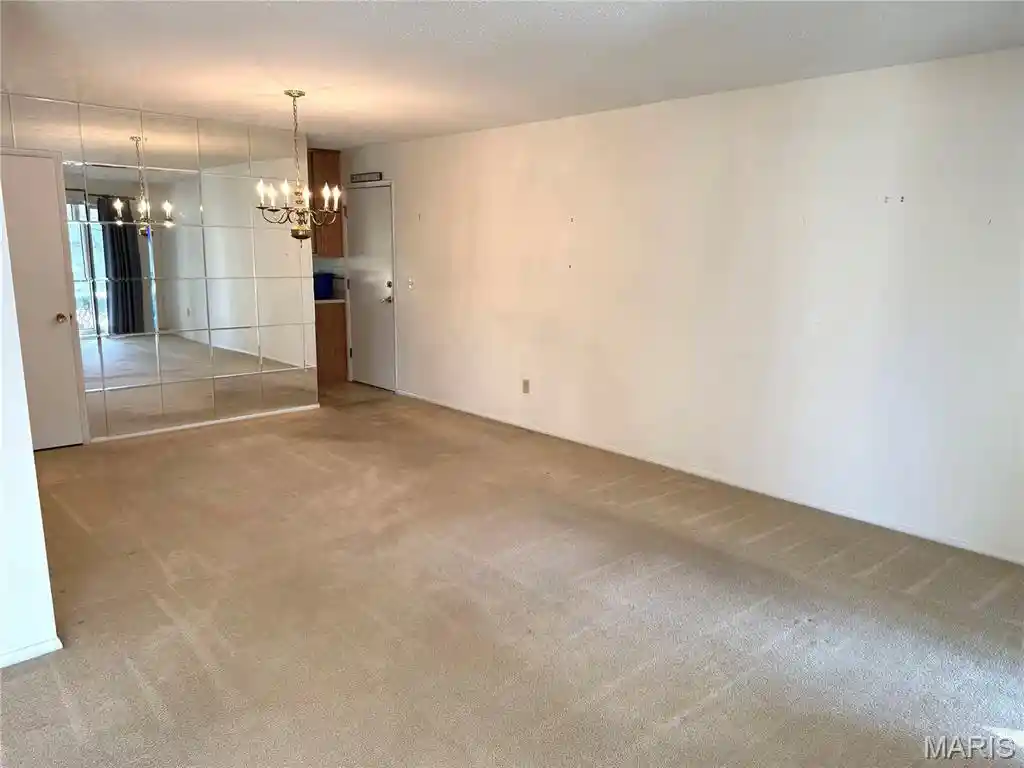 Photo 3 of Single family home for sale at 828 Country Hts Ct, Manchester, MO 63021 | MLS# MIS26058431 | Listing updated on 2026-10-07