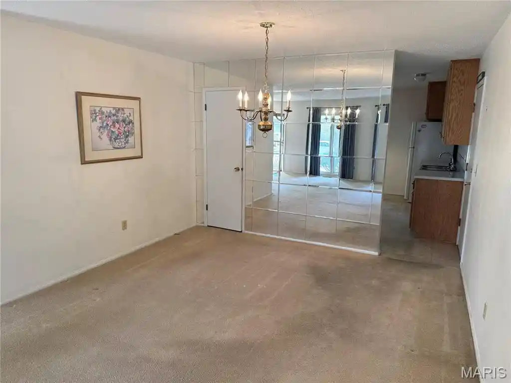 Photo 4 of Single family home for sale at 828 Country Hts Ct, Manchester, MO 63021 | MLS# MIS26058431 | Listing updated on 2026-10-07