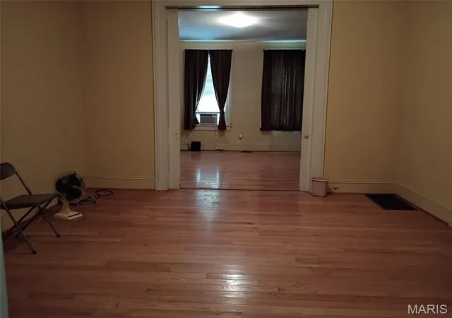 Listing Photo 5 - Condo for sale in building located at 6704 Clayton Ave, Saint Louis, MO 63139