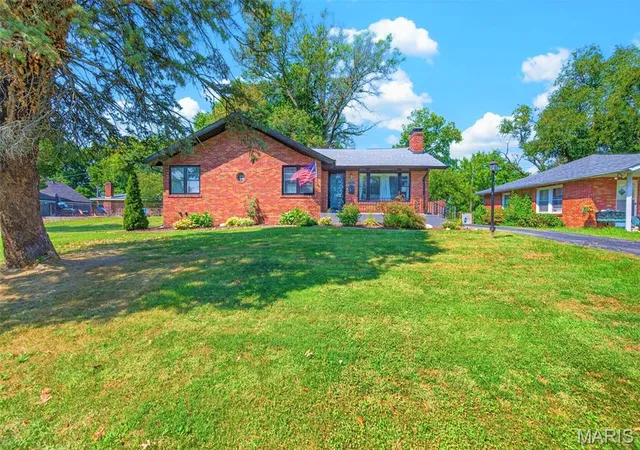 Photo 1 of Single family home for sale at 2023 Westbrook Ln, Saint Louis, MO 63114 | MLS# MIS26058454 | Listing updated on 2026-09-15