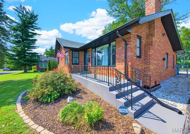 Photo 2 of Single family home for sale at 2023 Westbrook Ln, Saint Louis, MO 63114 | MLS# MIS26058454 | Listing updated on 2026-09-15