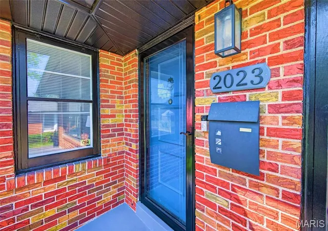 Photo 3 of Single family home for sale at 2023 Westbrook Ln, Saint Louis, MO 63114 | MLS# MIS26058454 | Listing updated on 2026-09-15