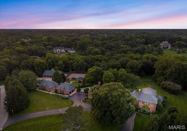 Photo 2 of Mansion for sale at 19 Squires Ln, Saint Louis, MO 63131 | MLS# MIS26058460 | Listing updated on 2026-09-22