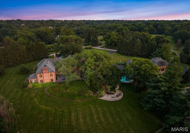 Photo 3 of Single family home for sale at 19 Squires Ln, Saint Louis, MO 63131 | MLS# MIS26058460 | Listing updated on 2026-09-22