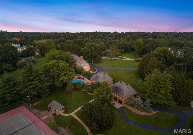 Photo 4 of Single family home for sale at 19 Squires Ln, Saint Louis, MO 63131 | MLS# MIS26058460 | Listing updated on 2026-09-22