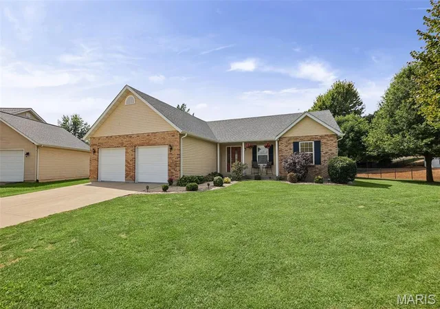 Photo 3 of Single family home for sale at 203 Kenrick Dr, Columbia, IL 62236 | MLS# MIS26058468 | Listing updated on 2026-10-10