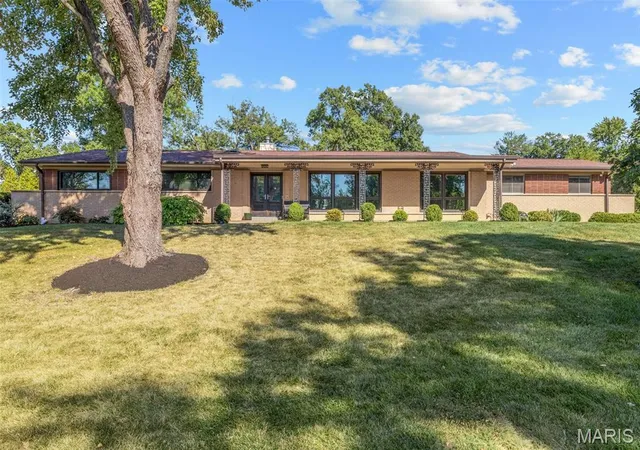 Photo 1 of Sale Pending at 536 Fairways Cir, Saint Louis, MO 63141 | MLS# MIS26058469 | Listing updated on 2026-09-16