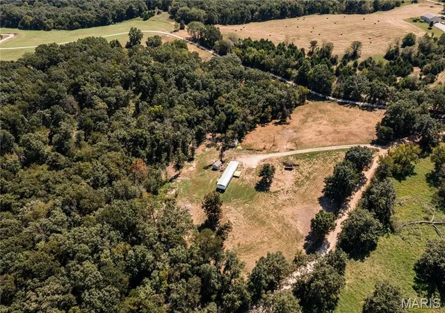 Photo 2 of Manufactured home for sale at 650 County Rd 807, Linn, MO 65051 | MLS# MIS26058472 | Listing updated on 2026-10-06