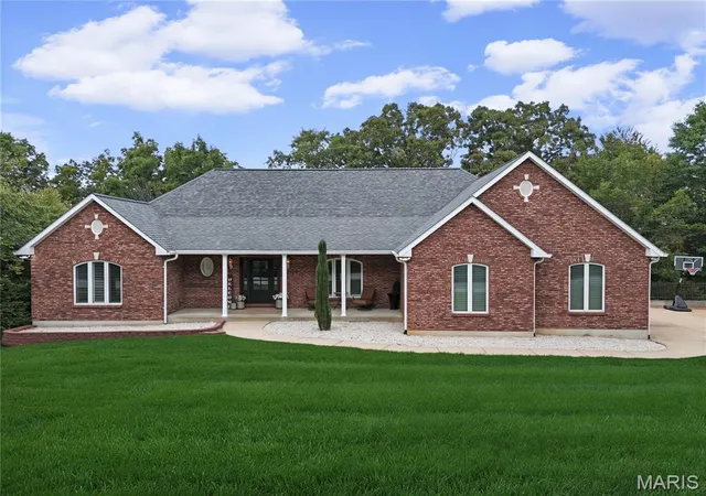 Photo 2 of Single family home for sale at 555 Kensington Pl, Festus, MO 63028 | MLS# MIS26058475 | Listing updated on 2026-10-02