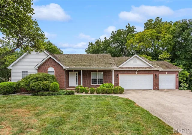 Photo 1 of Sale Pending at 19 Country Maples, Glen Carbon, IL 62034 | MLS# MIS26058476 | Listing updated on 2026-10-04