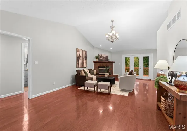 Photo 3 of Sale Pending at 19 Country Maples, Glen Carbon, IL 62034 | MLS# MIS26058476 | Listing updated on 2026-10-04