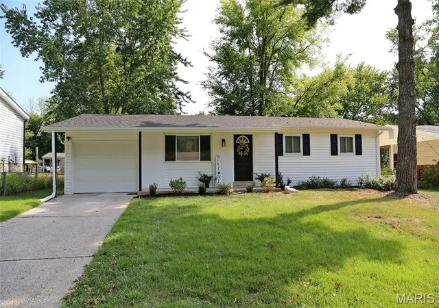 Photo 1 of Single family home for sale at 6 Marveline Dr, Saint Charles, MO 63304 | MLS# MIS26058478 | Listing updated on 2026-09-18