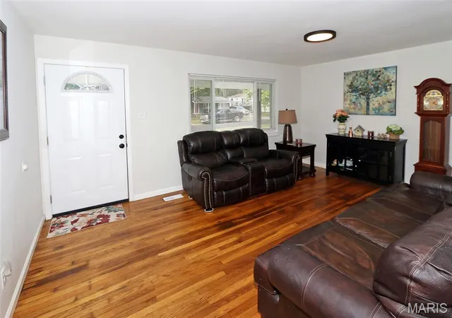 Photo 2 of Single family home for sale at 6 Marveline Dr, Saint Charles, MO 63304 | MLS# MIS26058478 | Listing updated on 2026-09-18