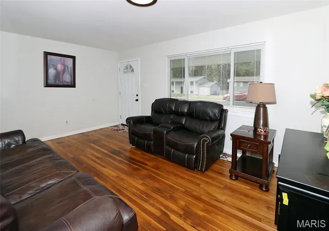 Photo 3 of Single family home for sale at 6 Marveline Dr, Saint Charles, MO 63304 | MLS# MIS26058478 | Listing updated on 2026-09-18