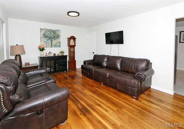 Photo 4 of Sale Pending at 6 Marveline Dr, Saint Charles, MO 63304 | MLS# MIS26058478 | Listing updated on 2026-09-20