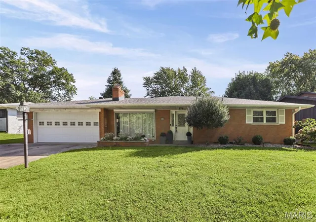 Photo 3 of Single family home for sale at 3820 Tanbark Dr, Swansea, IL 62226 | MLS# MIS26058502 | Listing updated on 2026-09-20