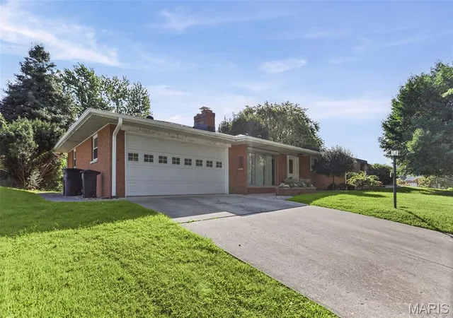 Photo 4 of Single family home for sale at 3820 Tanbark Dr, Swansea, IL 62226 | MLS# MIS26058502 | Listing updated on 2026-09-20