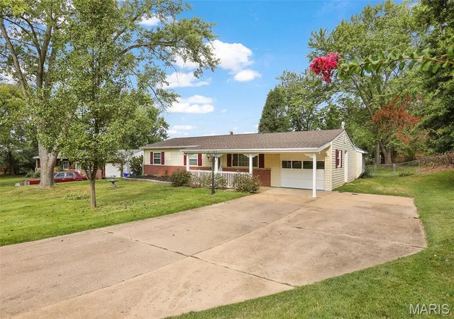 Photo 1 of Single family home for sale at 257 Joyce Ct, Ballwin, MO 63021 | MLS# MIS26058510 | Listing updated on 2026-09-20