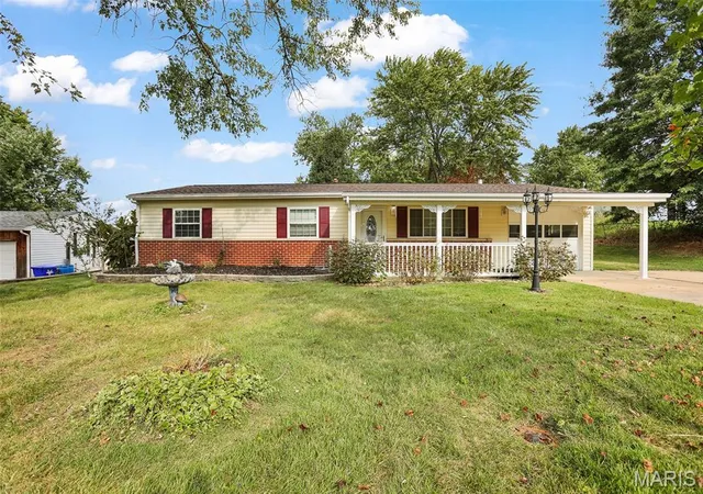 Photo 2 of Single family home for sale at 257 Joyce Ct, Ballwin, MO 63021 | MLS# MIS26058510 | Listing updated on 2026-09-20
