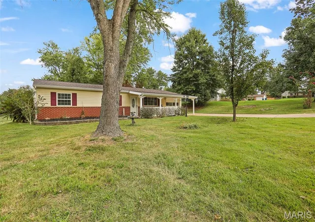 Photo 3 of Single family home for sale at 257 Joyce Ct, Ballwin, MO 63021 | MLS# MIS26058510 | Listing updated on 2026-09-20
