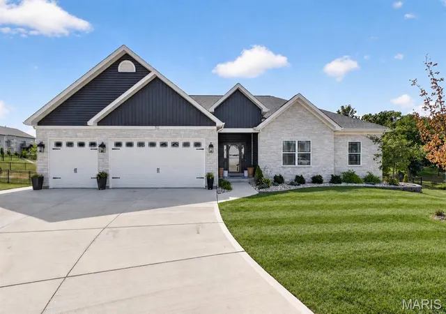 Single family home for sale at 512 Spruce Holw Ct, Wentzville, MO 63385 | MLS# MIS26058513