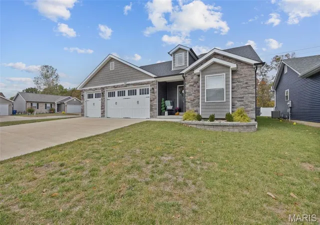 Photo 2 of Sale Pending at 1027 Watering Stone Ct, Pevely, MO 63070 | MLS# MIS26058517 | Listing updated on 2026-09-23